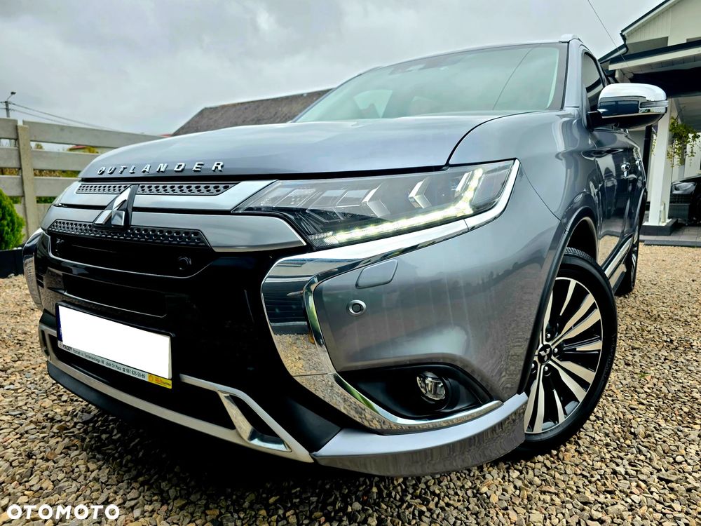 Mitsubishi Outlander 2.0 Instyle + 4WD CVT - 7