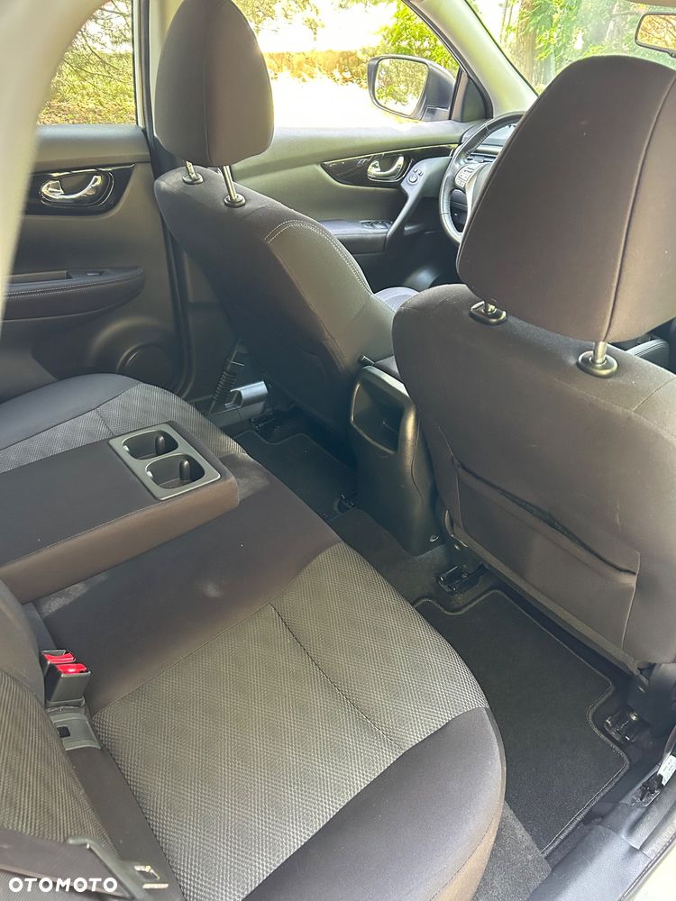 Nissan Qashqai 1.6 DCi N-Connecta - 9
