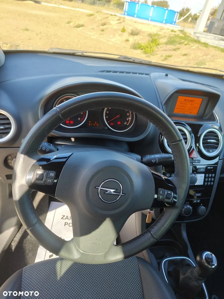 Opel Corsa 1.4 16V Cosmo - 11