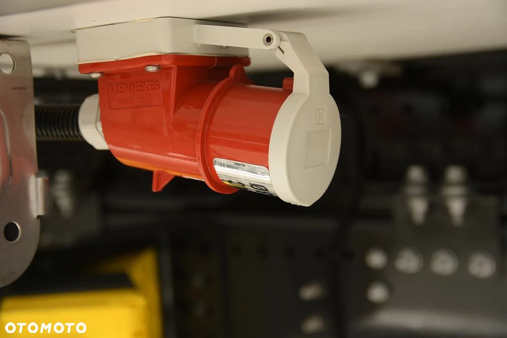 Scania P280///* 2022///* PRZEBIEG 165 TYŚ KM///* CHŁODNIA///* 18000KG///* THERMO KING///* WINDA///* BAR///* DŁ 7.30///* 18 EURO PALET///* KAMERA///* LEDY///* WAGA///* STAN JAK NOWA - 24