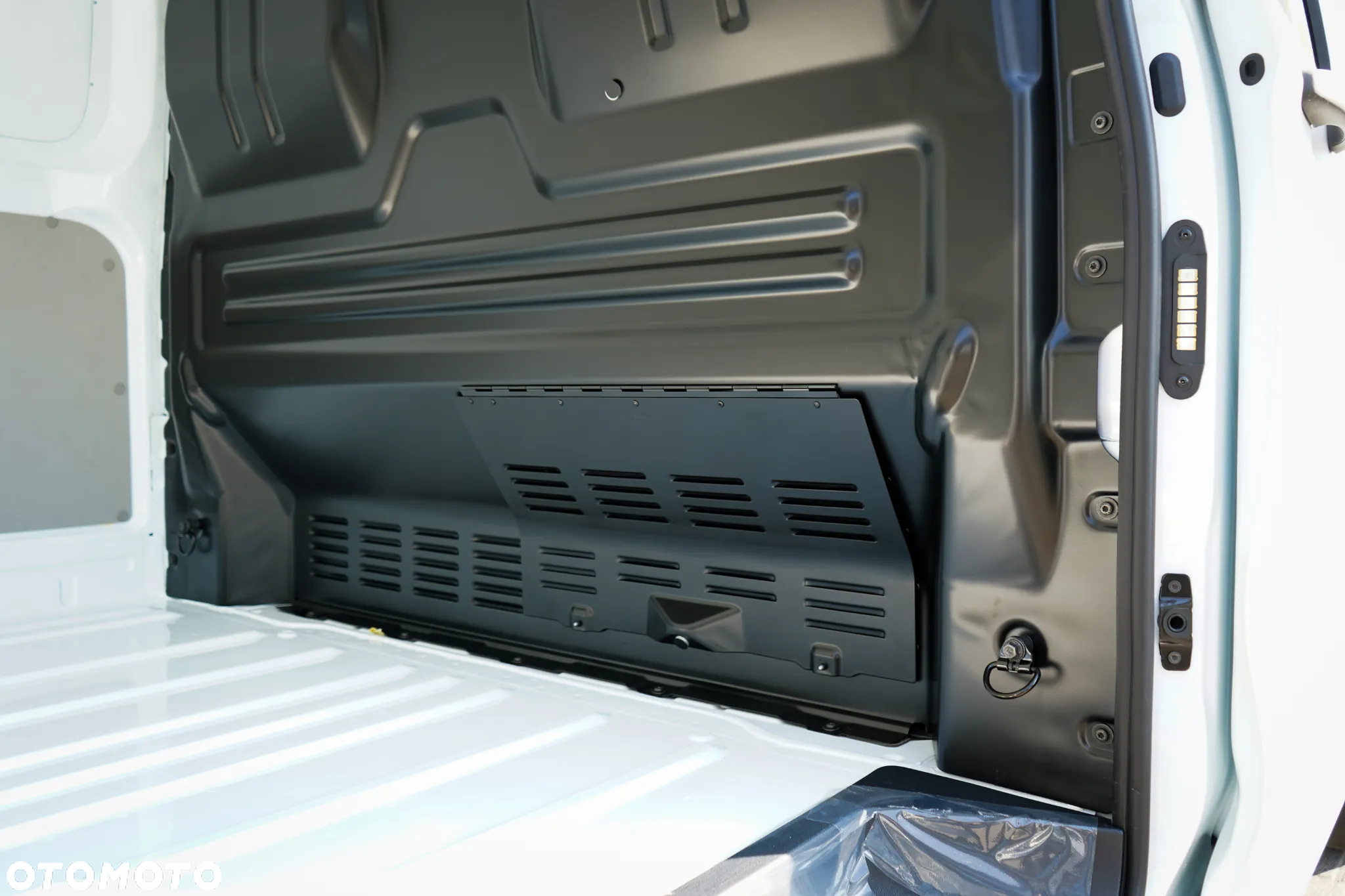 Volkswagen T7 Transporter - 9