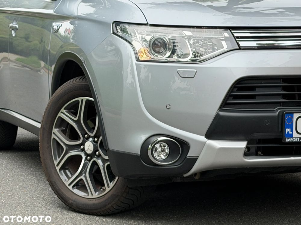 Mitsubishi Outlander 2.0 4WD Plus - 29