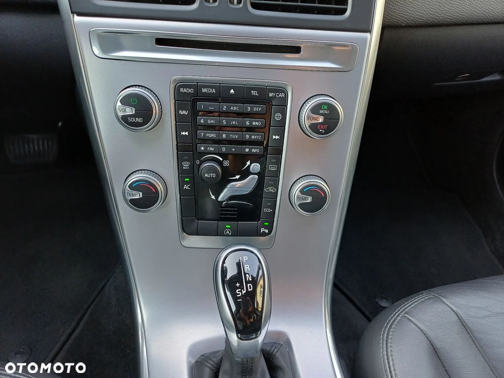Volvo XC 60 D3 Geartronic Momentum - 17