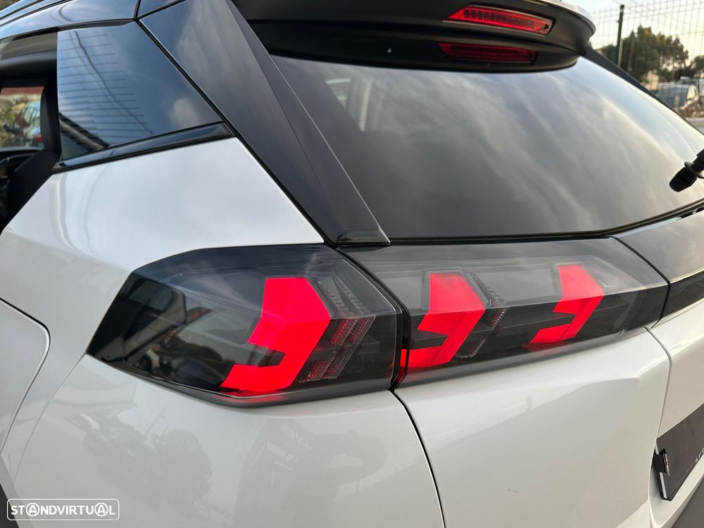 Peugeot 2008 1.2 PureTech GT Line - 23