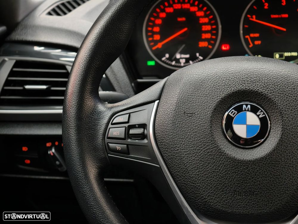 BMW 116 d EDynamics Line Urban - 12