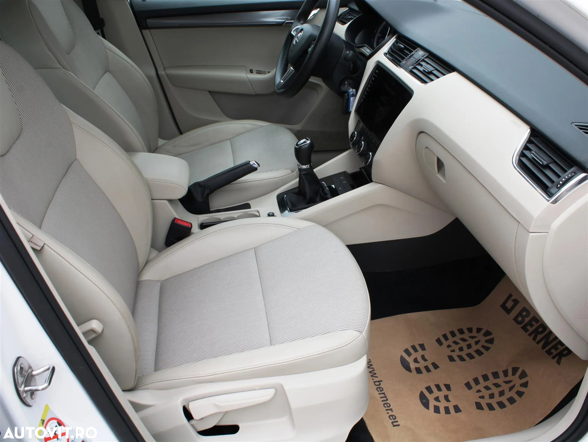 Skoda Octavia Combi 1.5 TSI ACT Style - 13