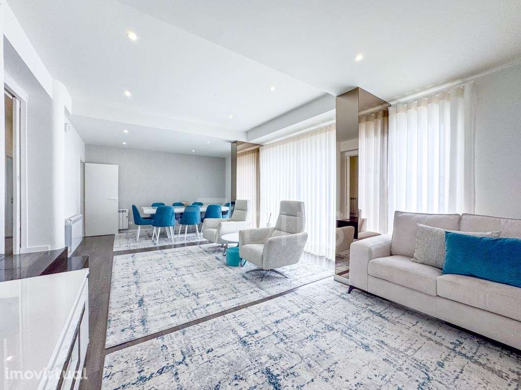 Moradia geminada T5+1 na Ericeira, renovada e próxima do mar - Grande imagem: 4/50