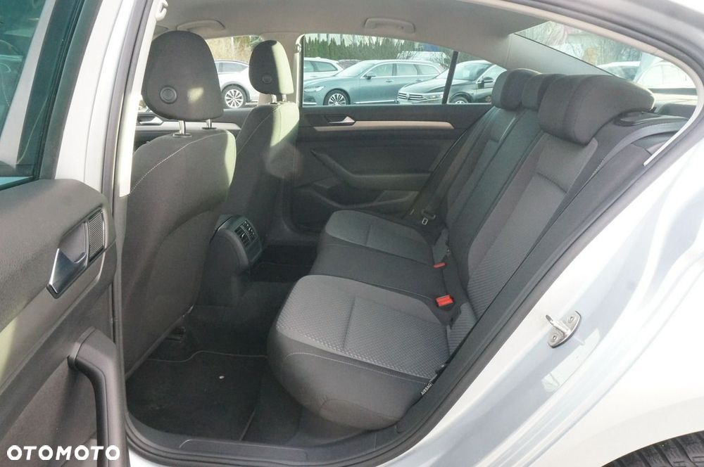 Volkswagen Passat 2.0 TDI EVO Essence - 24