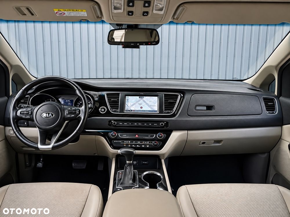 Kia Carnival - 10