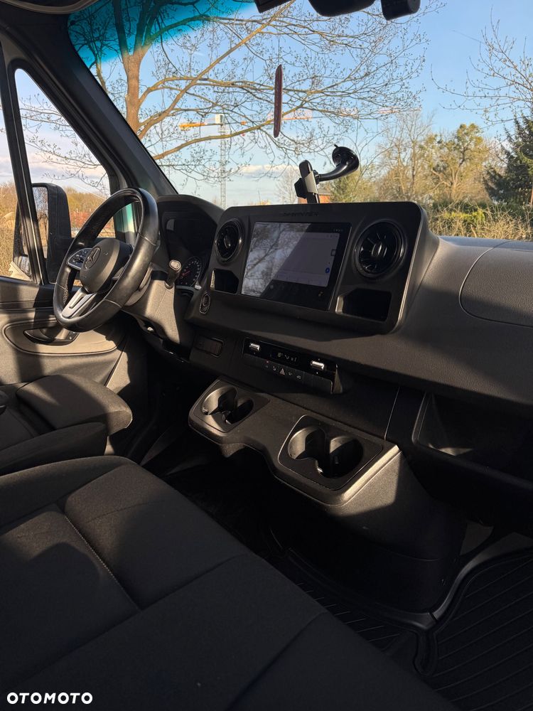 Mercedes-Benz Sprinter 907 - 8
