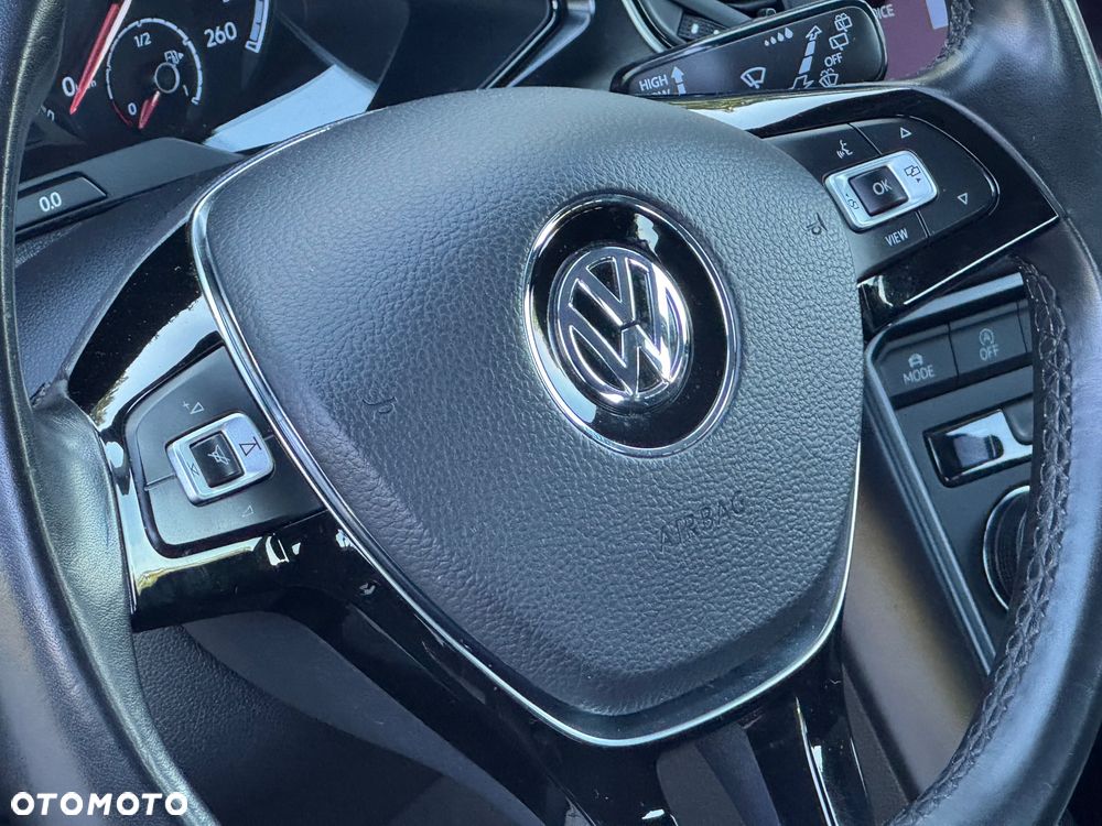 Volkswagen T-Roc - 11
