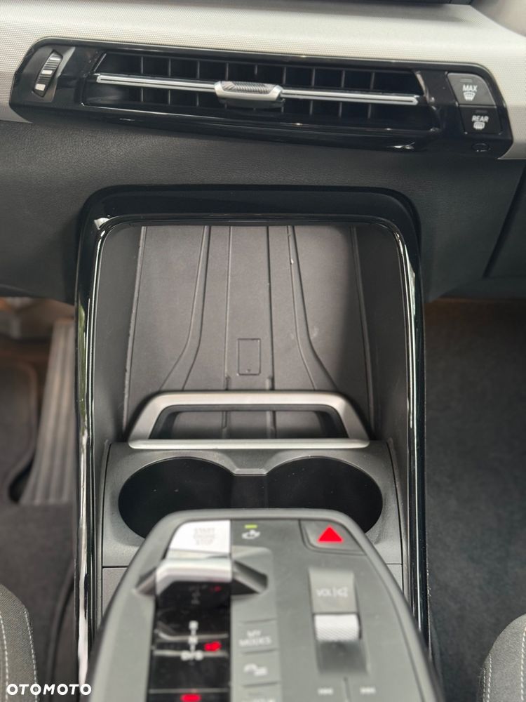 BMW Seria 2 218i - 32