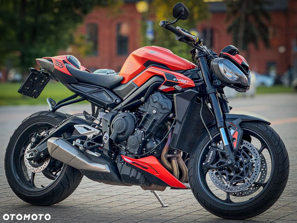 Triumph Street Triple - 1