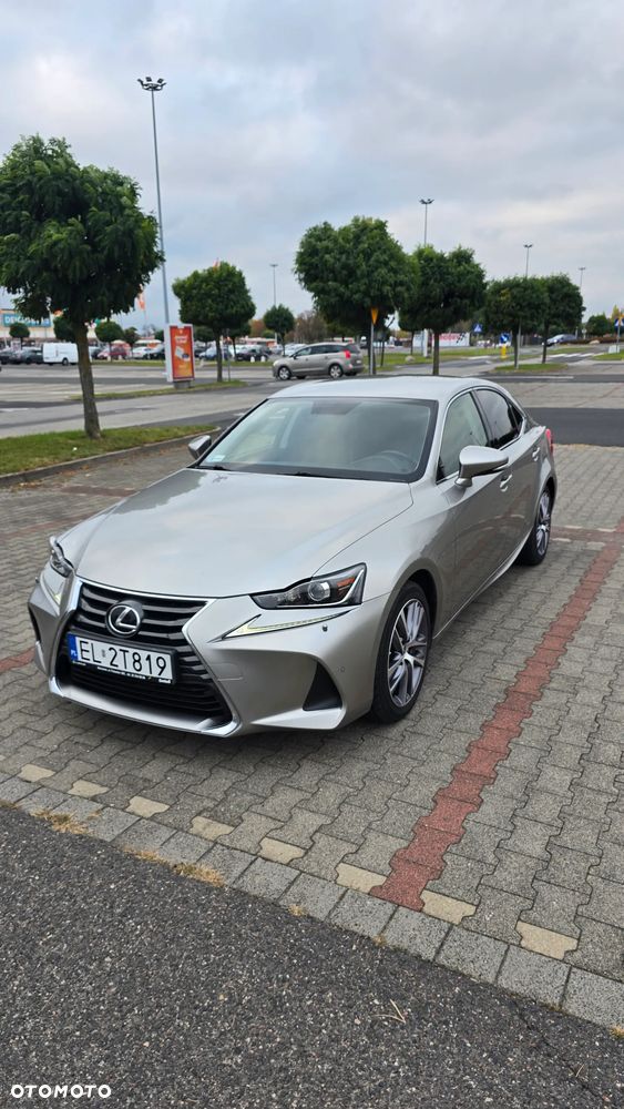 Lexus Is 2018 photo 2