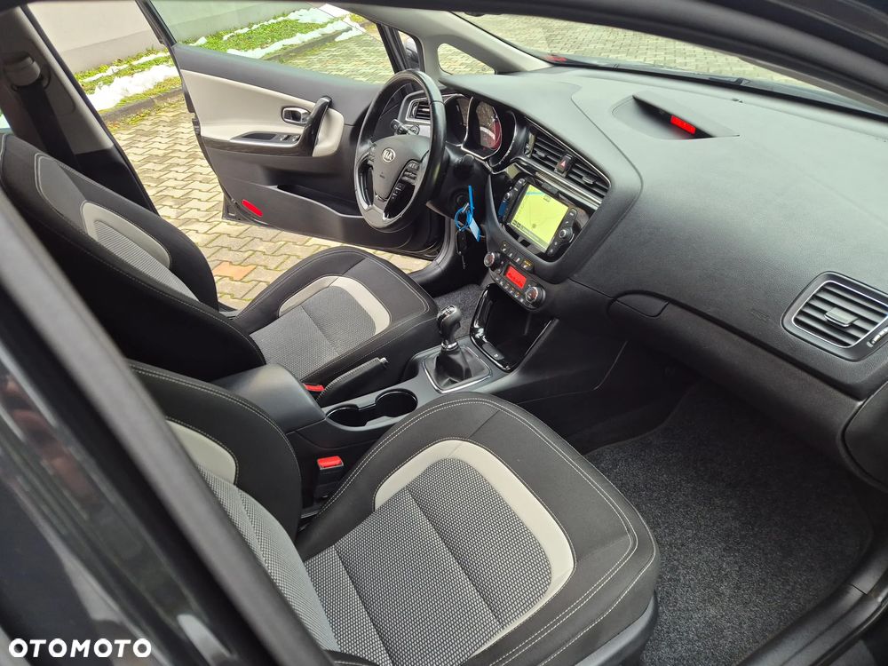 Kia Ceed 1.6 GDI ISG Platinum Edition - 13