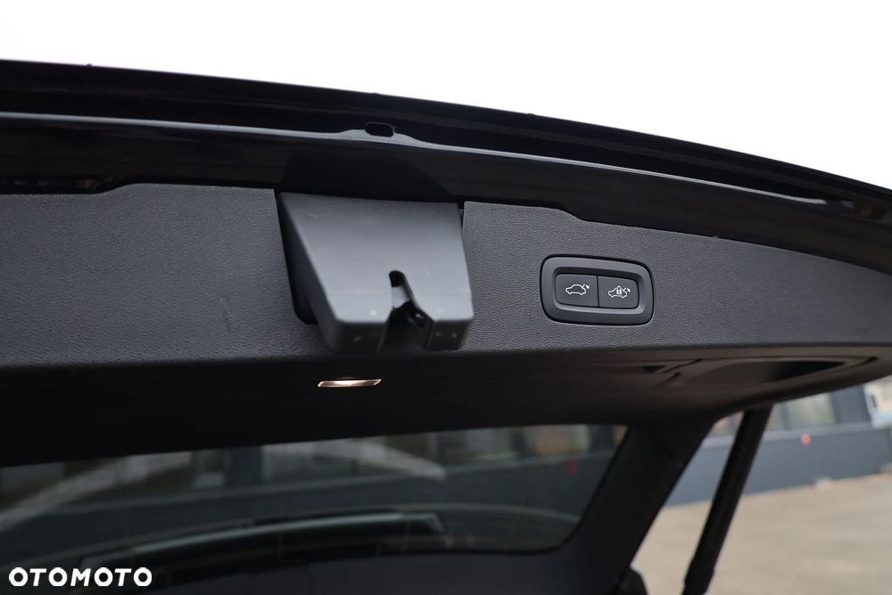 Volvo V60 T6 AWD Recharge Geartronic RDesign - 33