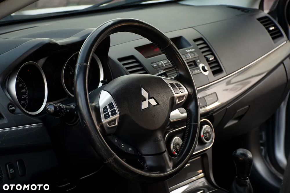 Mitsubishi Lancer 1.8 Intense - 23