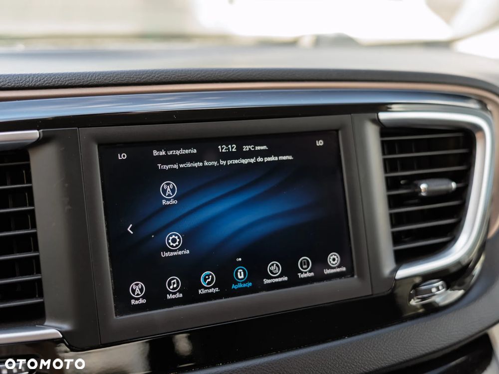 Chrysler Pacifica - 32