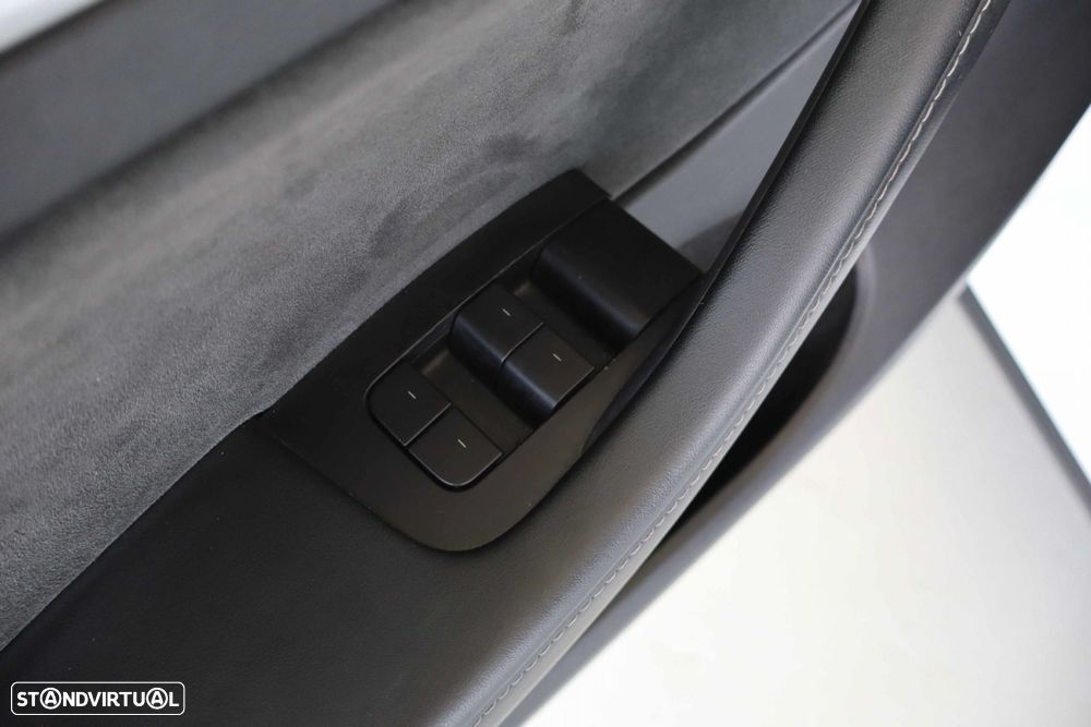 Tesla Model Y Long Range Tração Integral - 14