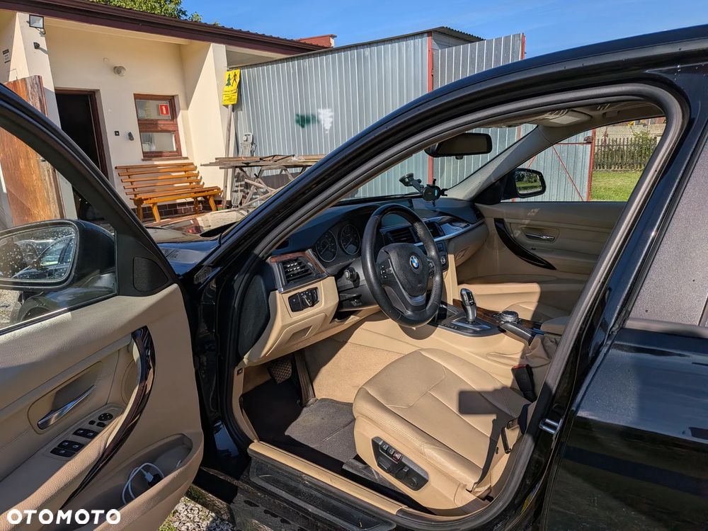 BMW Seria 3 328i xDrive Luxury Line - 7