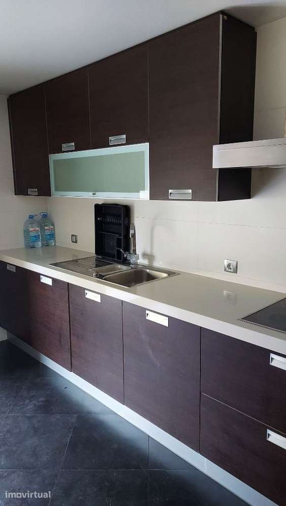 Apartamento T1 (Excelente localização) - Arrendo - Grande imagem: 2/8