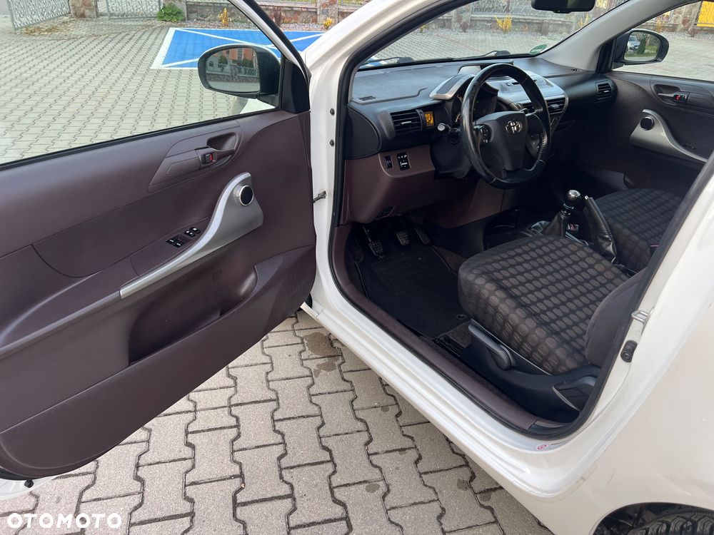 Toyota iQ 1.0 Sol EU5 - 32