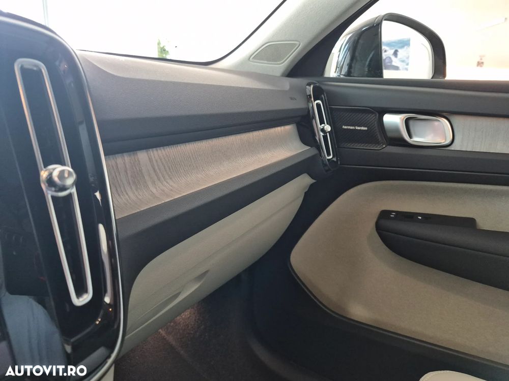 Volvo XC 40 B3 AT FWD MHEV Plus Dark - 29