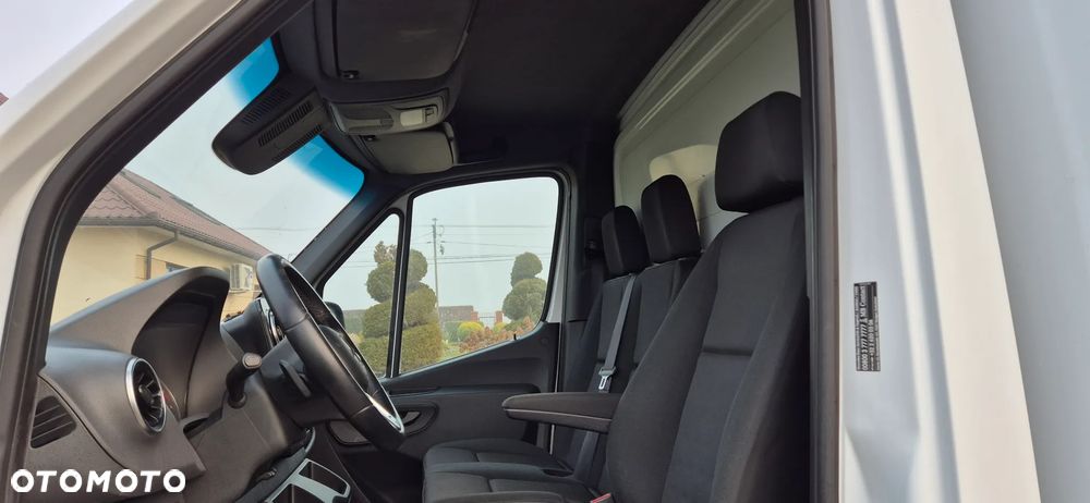 Mercedes-Benz Sprinter - 12