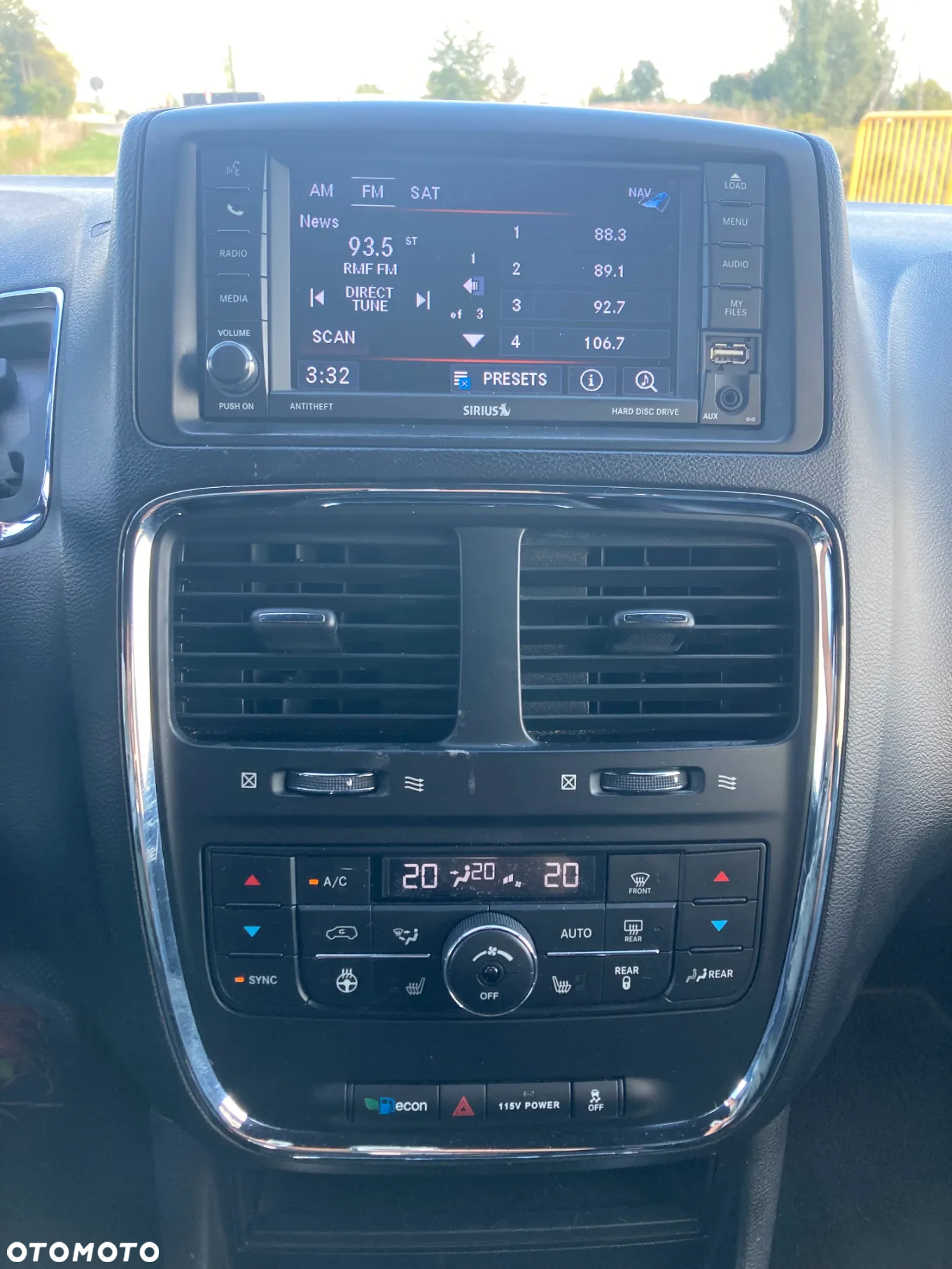 Dodge Grand Caravan - 17