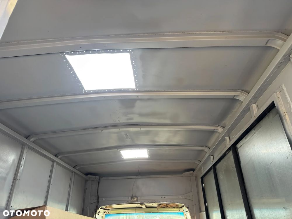 Ford ECONOLINE 300 V8 - 21