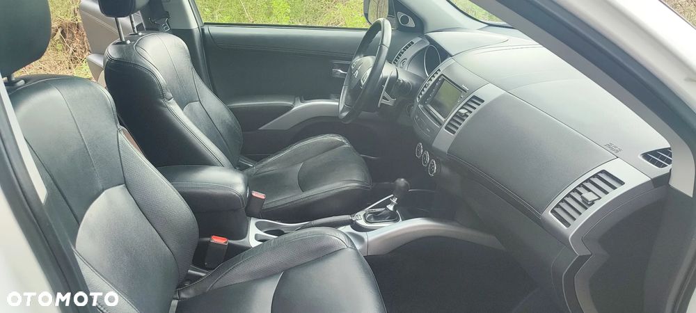 Mitsubishi Outlander 2.2 DI-D 4WD TC-SST Invite - 14