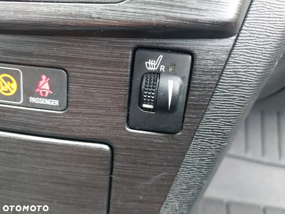 Toyota Avensis 2.0 Executive - 26