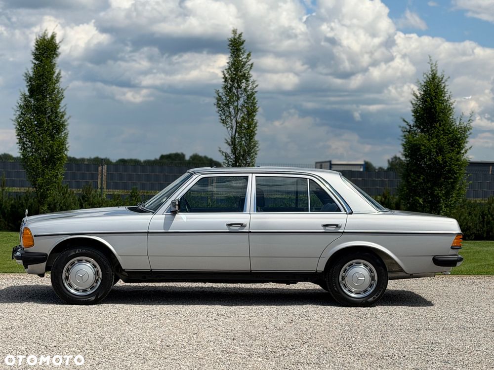 Mercedes-Benz W123 - 13