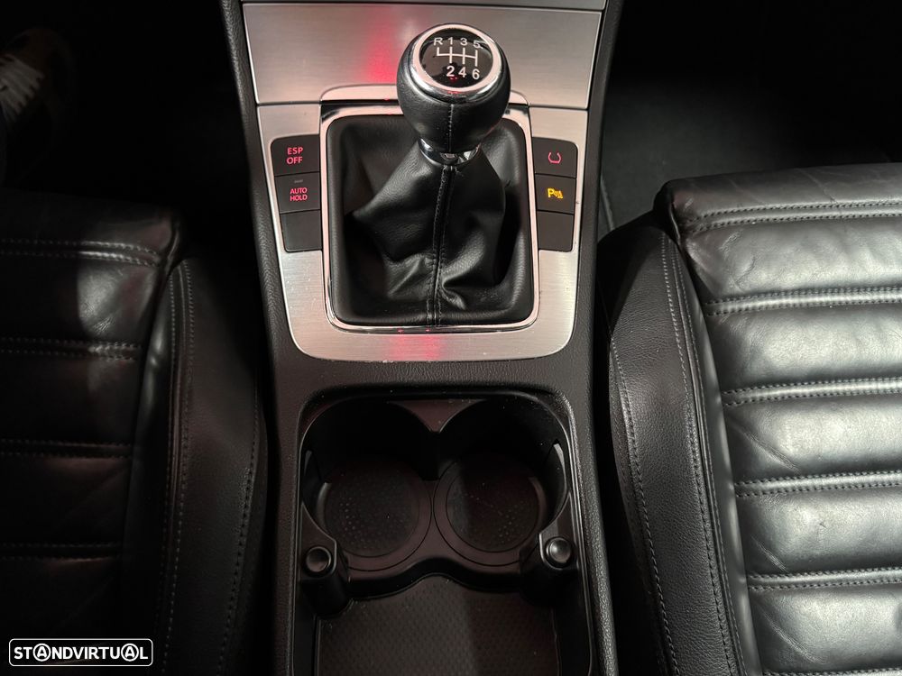 VW Passat Variant 2.0 TDI Highline - 31