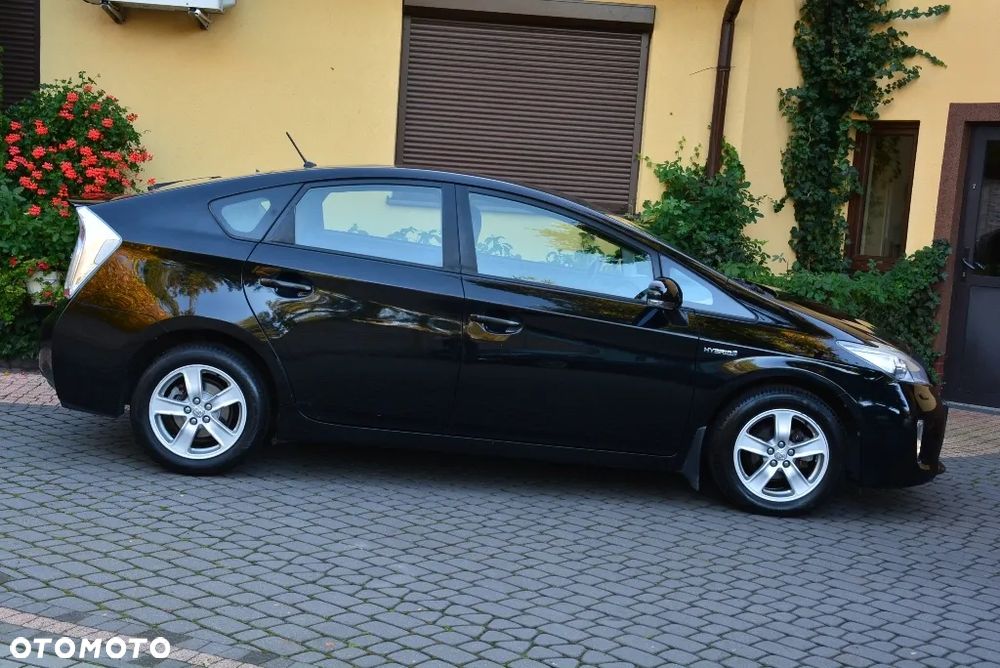 Toyota Prius (Hybrid) Executive - 21