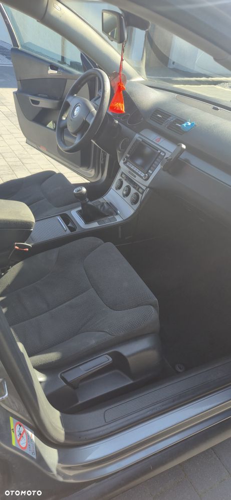 Volkswagen Passat - 10