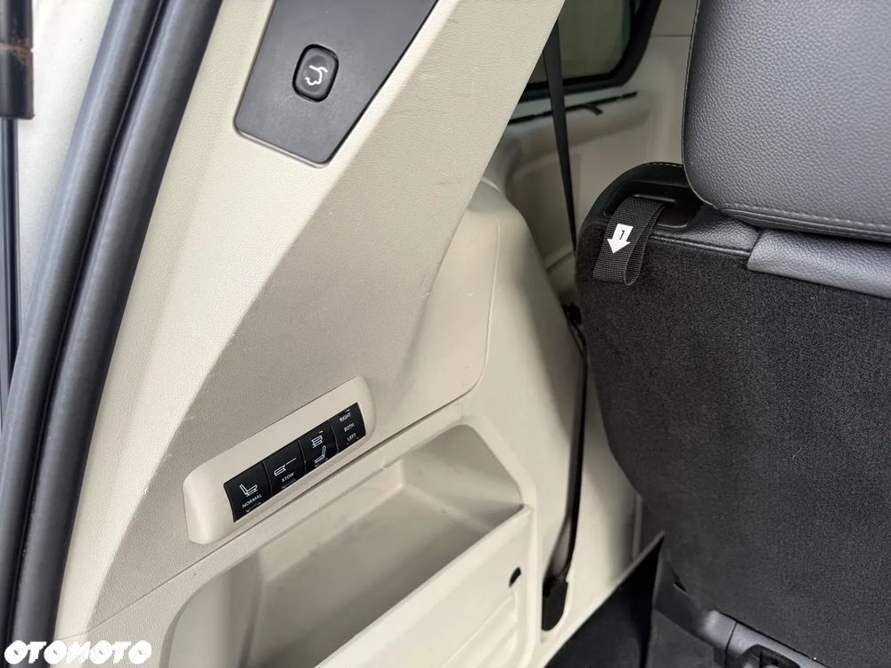 Chrysler Town & Country ver-3-6-touring - 9