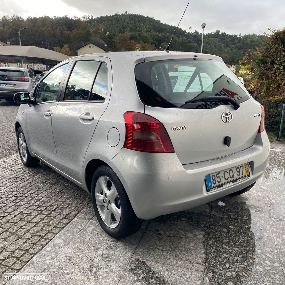 Toyota Yaris 1.0 VVT-i Sol High Pack MMT - 3