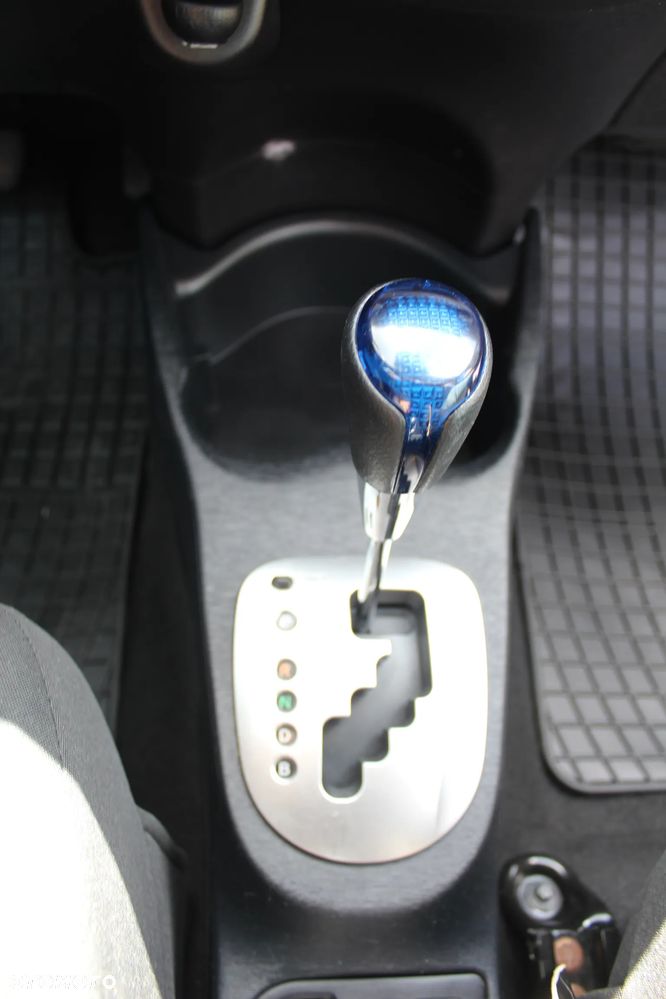 Toyota Yaris 1.5 VVT-i Style - 29