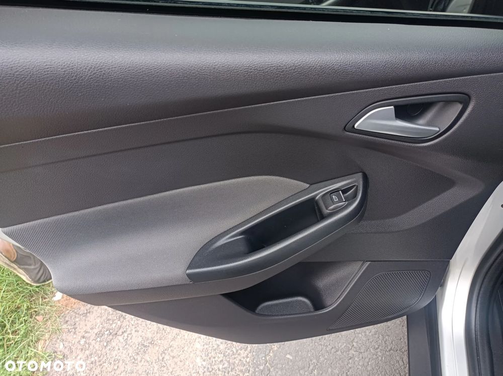 Ford Focus 1.6 TDCi DPF SYNC Edition - 19