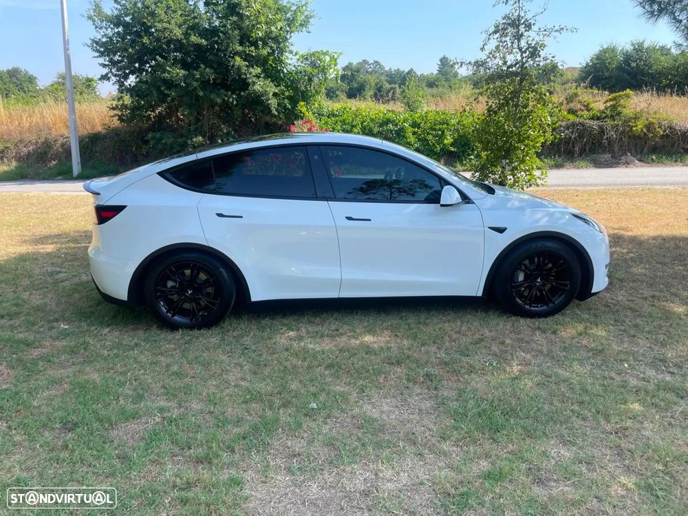 Tesla Model Y Long Range Dual Motor AWD — fotografia 8