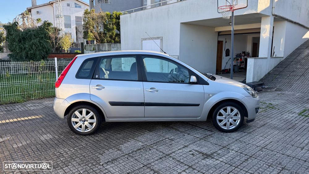 Ford Fiesta 1.25 Ghia - 3