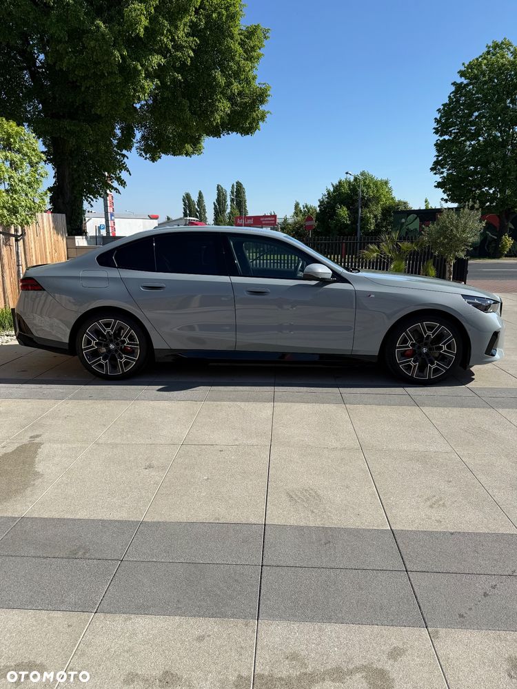 BMW i5 - 2