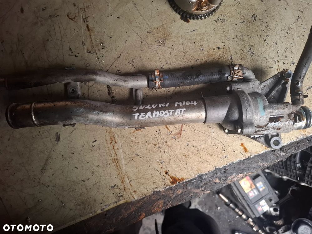 SUZUKI M16A obudowa termostatu  1,6 16V