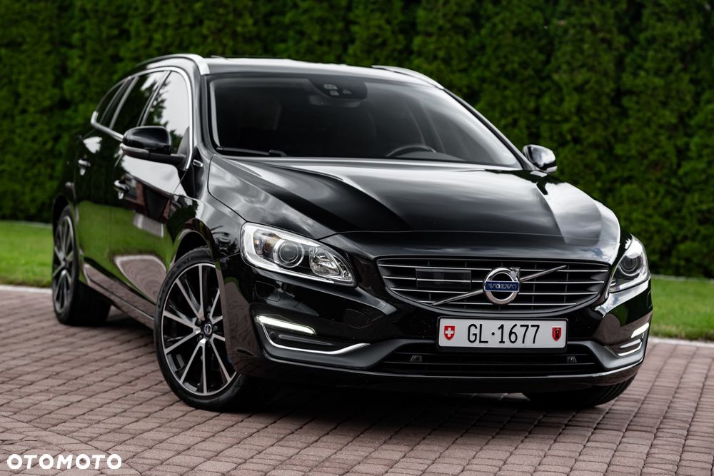 Volvo V60 D6 AWD Plug-in Hybrid Summum - 3