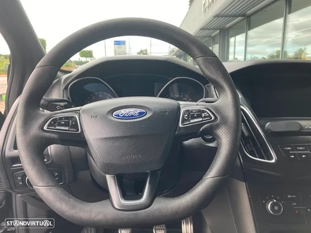 Ford Focus 1.0 EcoBoost S&S ST-Line - 12