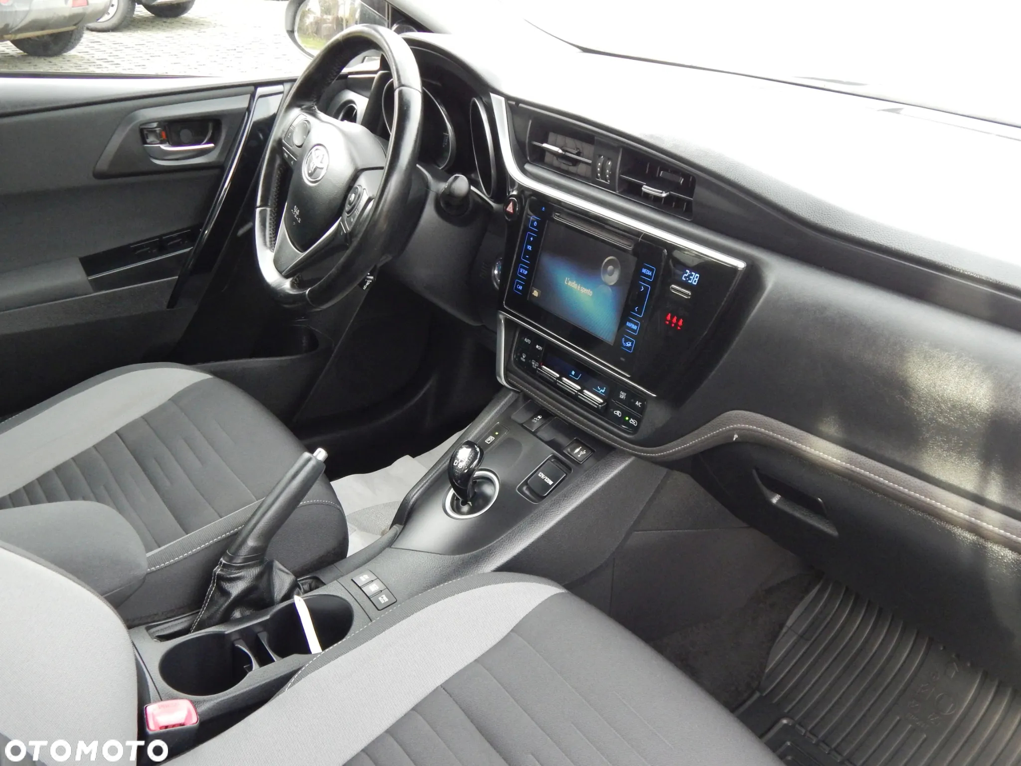 Toyota Auris Hybrid 135 Dynamic - 12