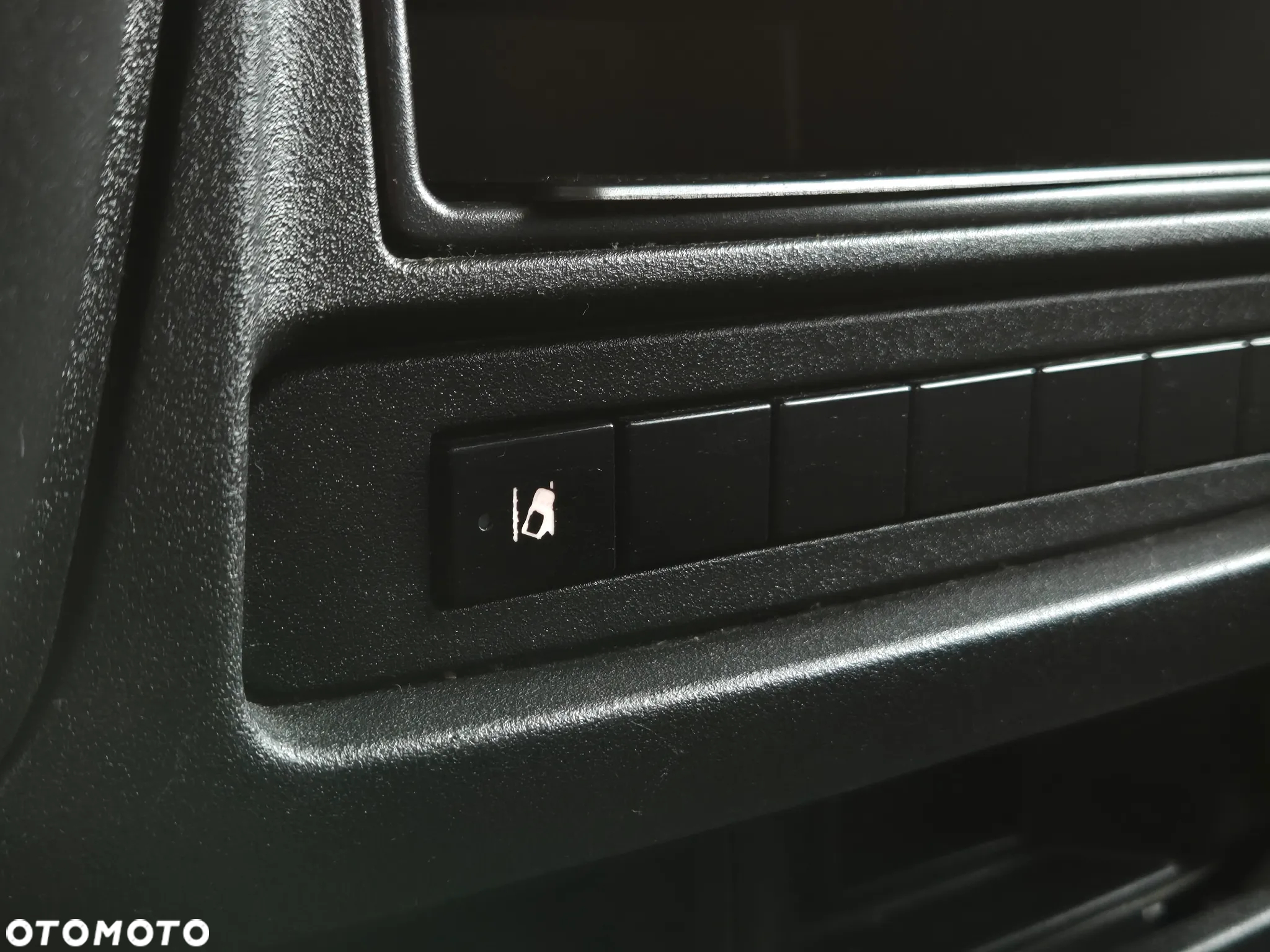 Iveco Daily 40C18 Hi-Matic 3.0 HPi, kontener 8PAL, winda 750KG - 14
