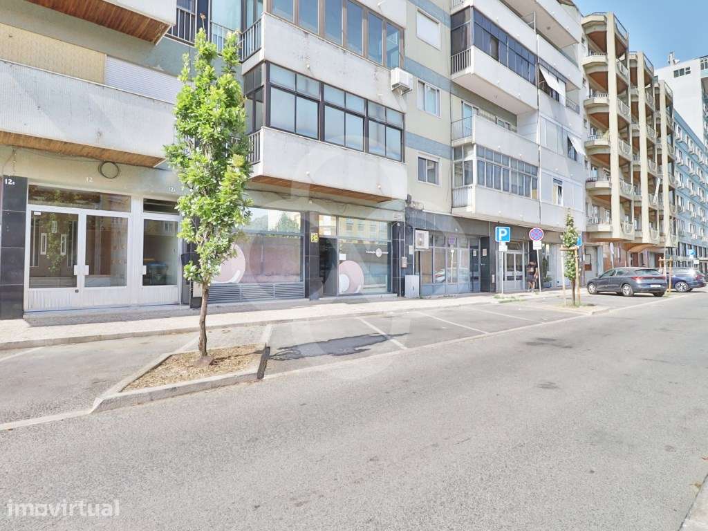 Loja com dois pisos r/c e cave junto a Avenida de Roma em Lisboa - Grande imagem: 2/19