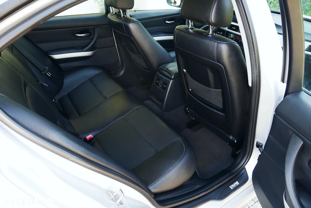 BMW Seria 3 318i Edition Exclusive - 16